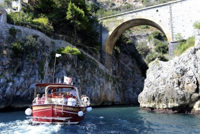 transfer-and-tour-sorrento-coast-positano-amalfi-by-boat